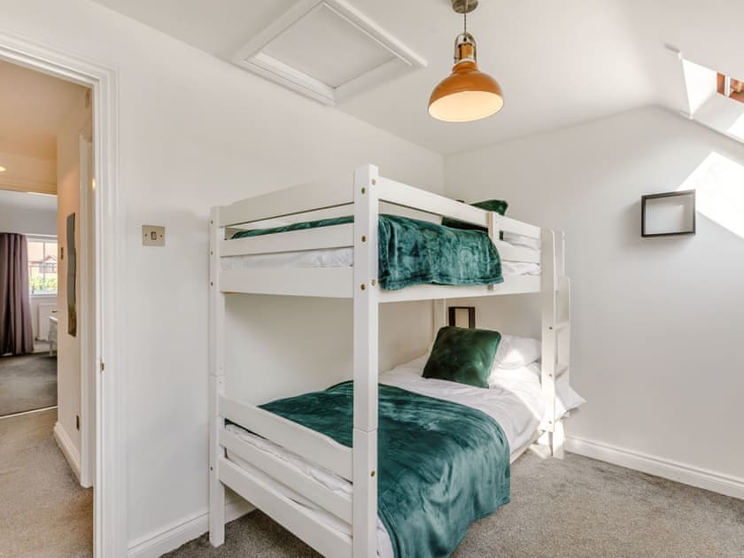 Bunk bedroom | Ashwin House, Evesham