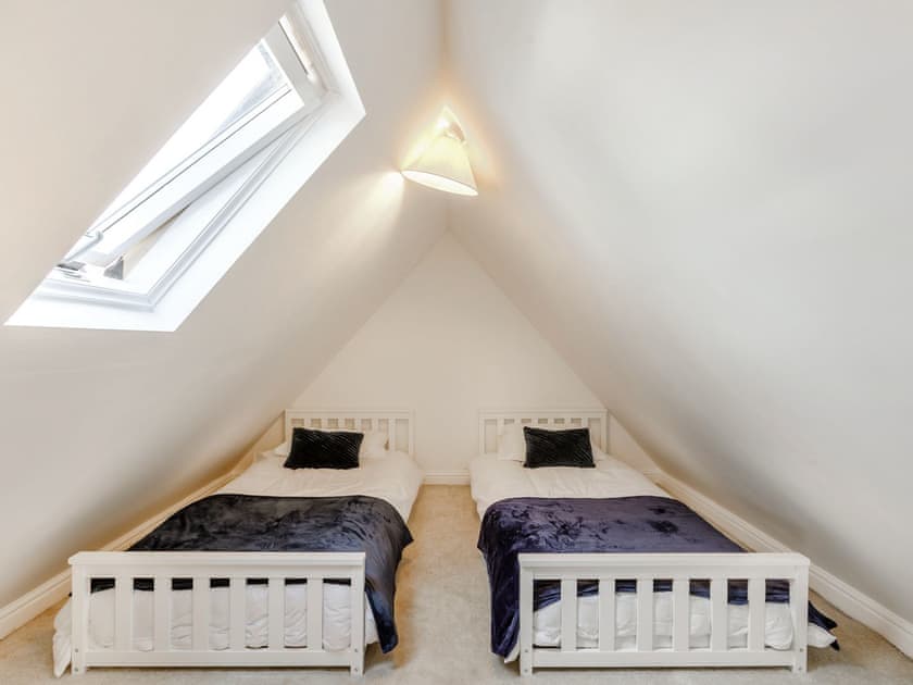 Twin bedroom | Ashwin House, Evesham