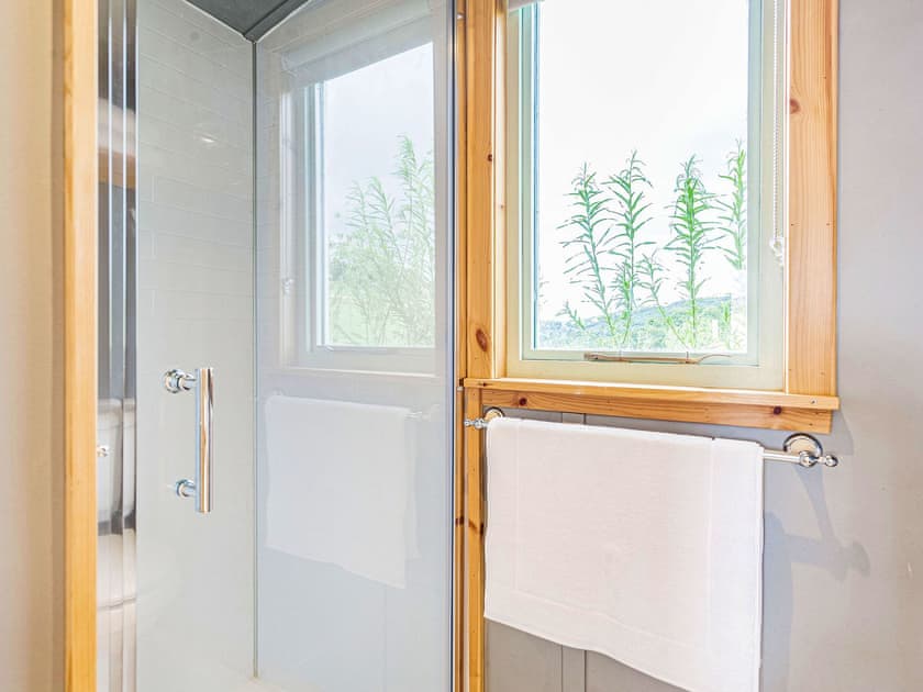 Shower room | Woodside Hut 1 - Woodside Croft, Strathpeffer