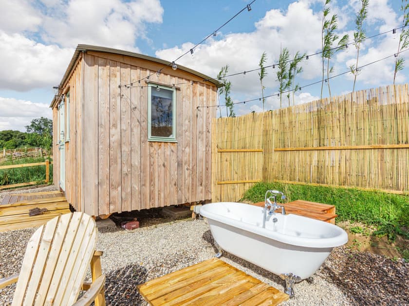 Sitting-out-area | Woodside Hut 1 - Woodside Croft, Strathpeffer