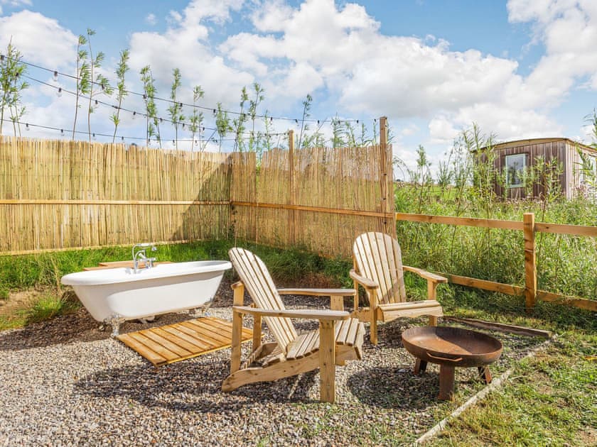 Sitting-out-area | Woodside Hut 1 - Woodside Croft, Strathpeffer