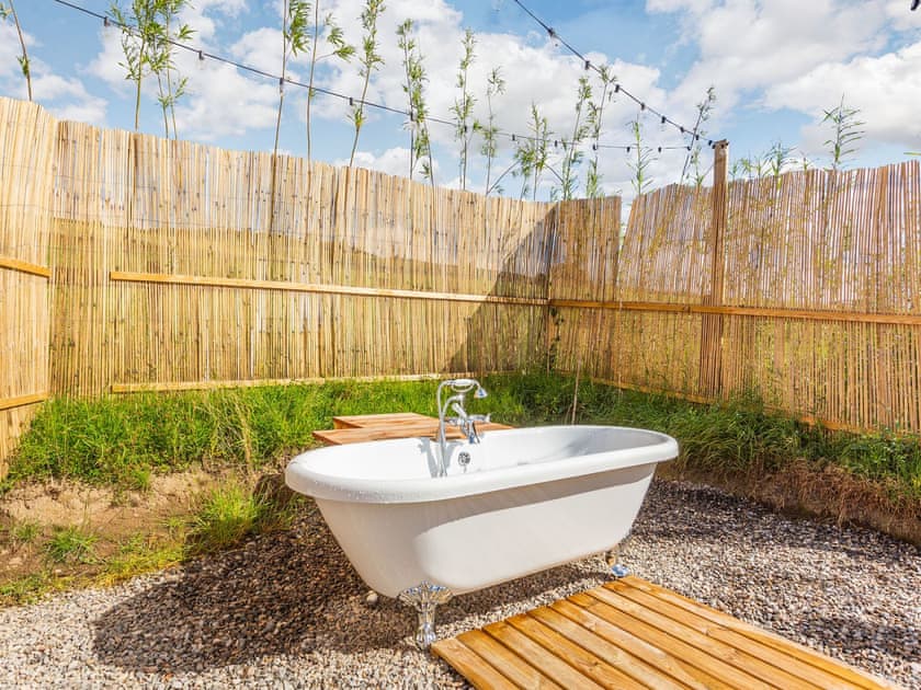 Sitting-out-area | Woodside Hut 1 - Woodside Croft, Strathpeffer