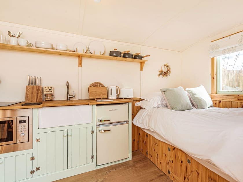 Interior | Woodside Hut 2 - Woodside Croft, Strathpeffer