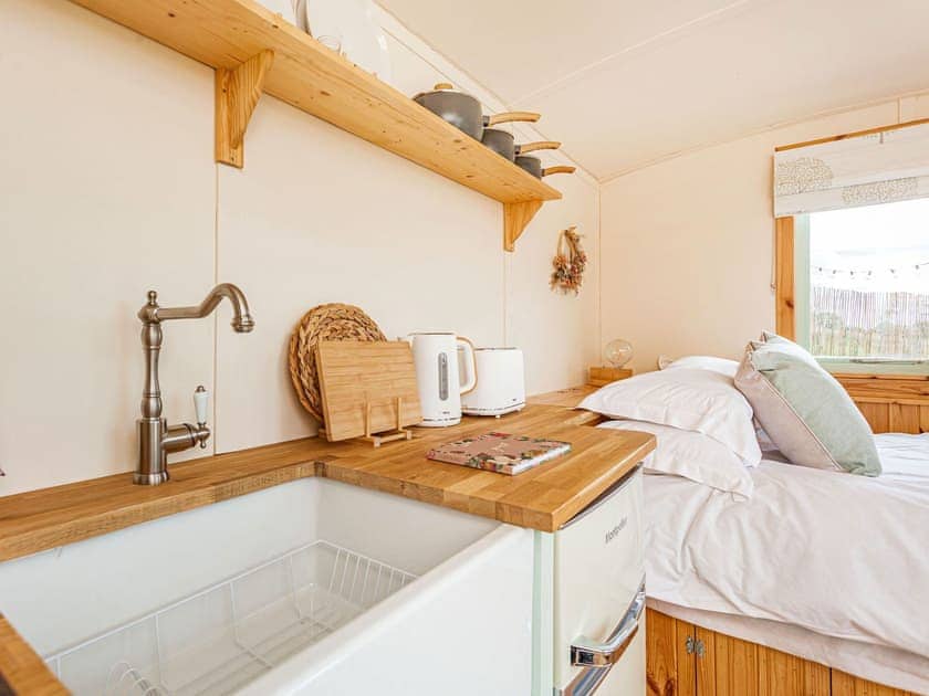 Interior | Woodside Hut 2 - Woodside Croft, Strathpeffer