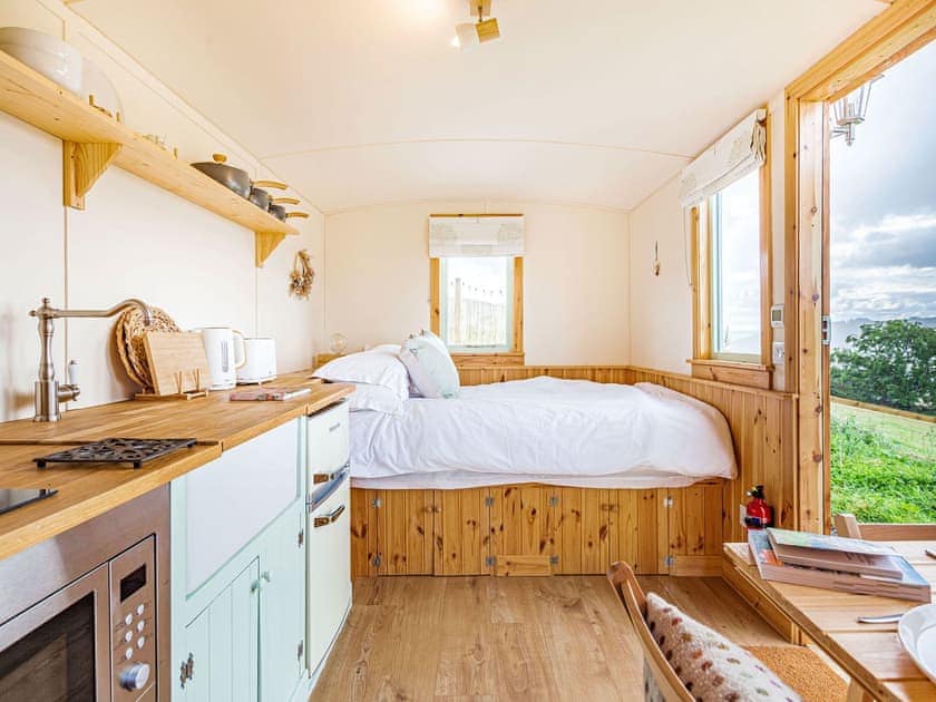 Interior | Woodside Hut 2 - Woodside Croft, Strathpeffer