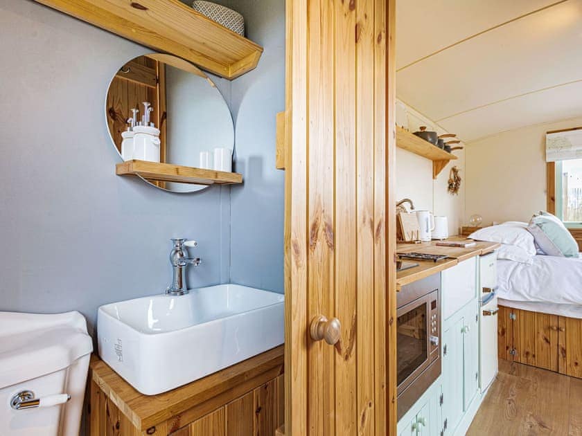 Interior | Woodside Hut 2 - Woodside Croft, Strathpeffer