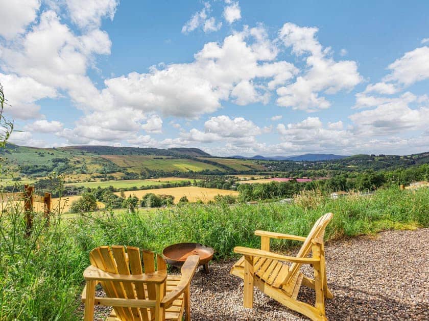 Sitting-out-area | Woodside Hut 2 - Woodside Croft, Strathpeffer