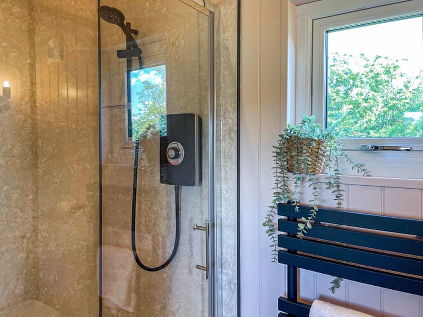 Shower room | Forget-Me-Not - Meadows Huts, Parwich, near Ashbourne