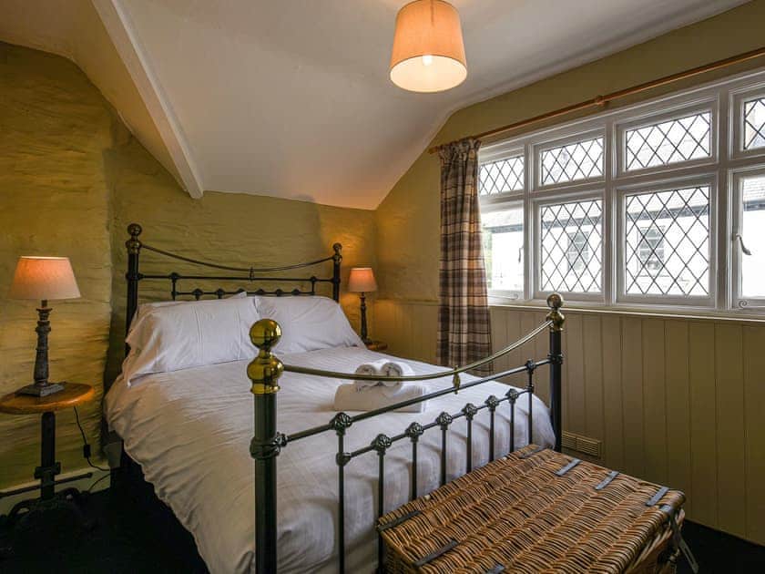 Double bedroom | Bwthyn Llys (Machynlleth Old Court House), Machynlleth