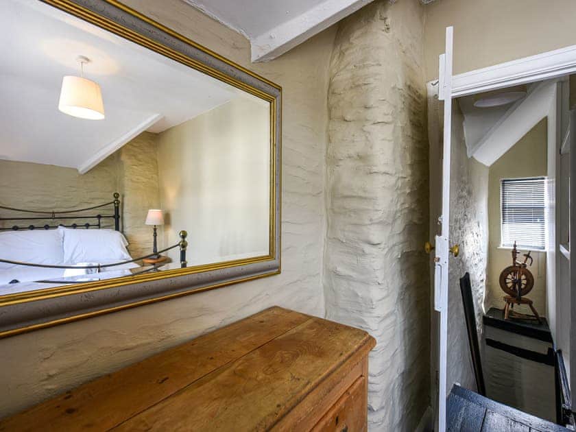 Double bedroom | Bwthyn Llys (Machynlleth Old Court House), Machynlleth