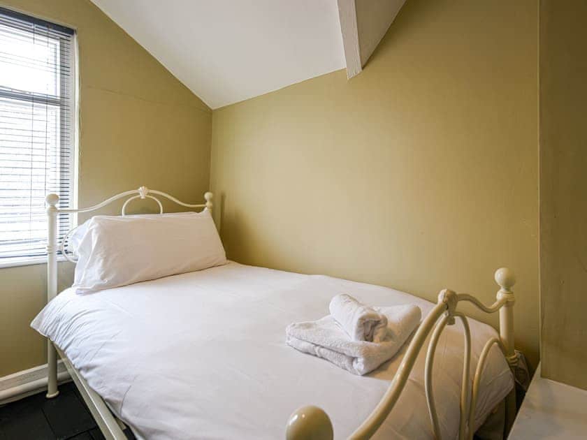 Double bedroom | Bwthyn Llys (Machynlleth Old Court House), Machynlleth