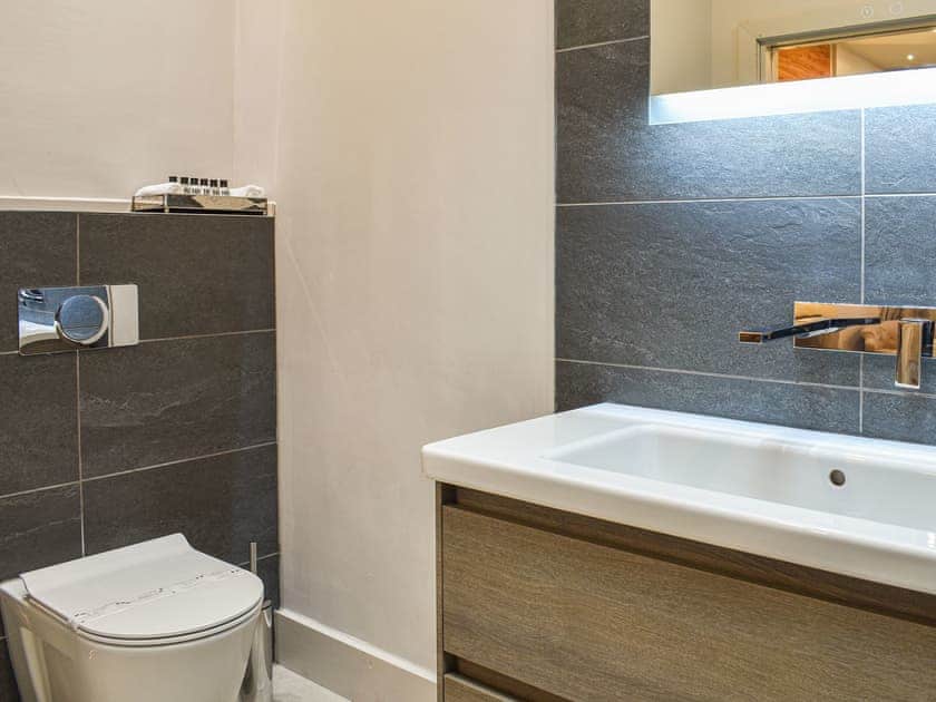 Bathroom | Rivers Edge - Steppingstones Riverside Terrace, Ambleside