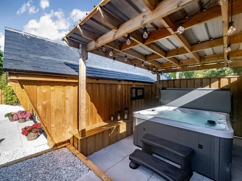 Hot tub | Olchard Lodge, Newton Abbot