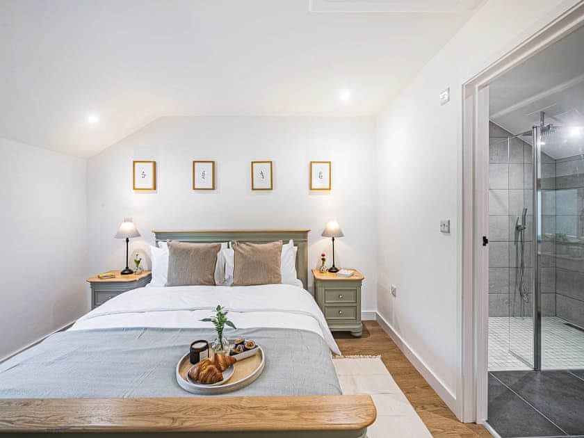 Double bedroom | Olchard Lodge, Newton Abbot