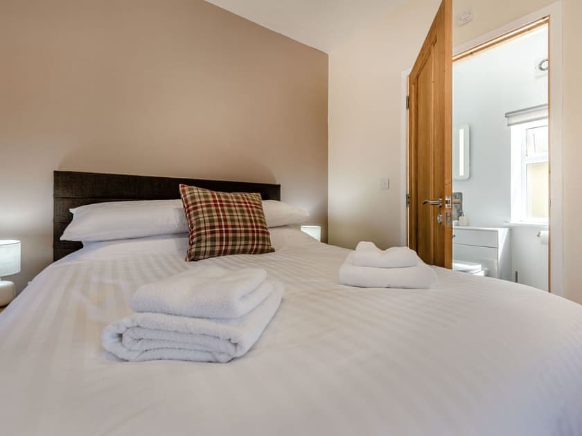Double bedroom | Penceunant - Brynllin Holiday Cottages, Bwlch-Llan, near Aberaeron