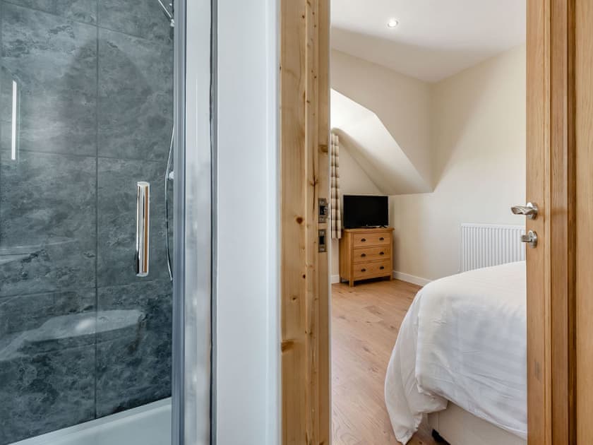 En-suite | Penceunant - Brynllin Holiday Cottages, Bwlch-Llan, near Aberaeron