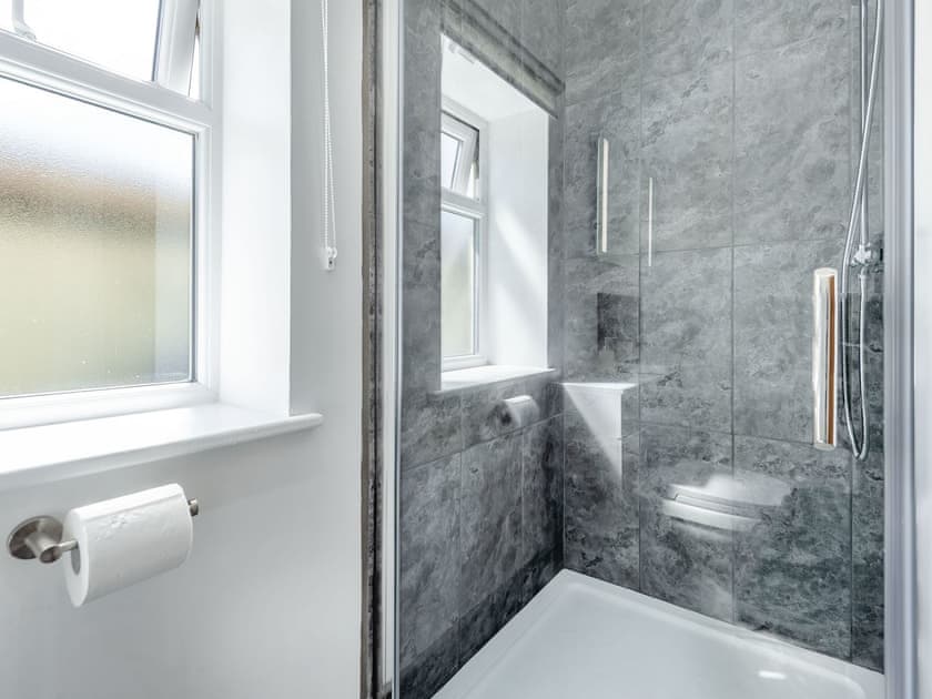 En-suite | Penceunant - Brynllin Holiday Cottages, Bwlch-Llan, near Aberaeron
