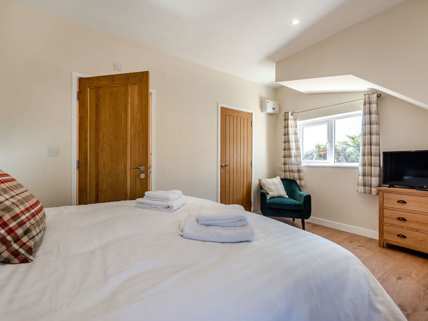 Double bedroom | Penceunant - Brynllin Holiday Cottages, Bwlch-Llan, near Aberaeron