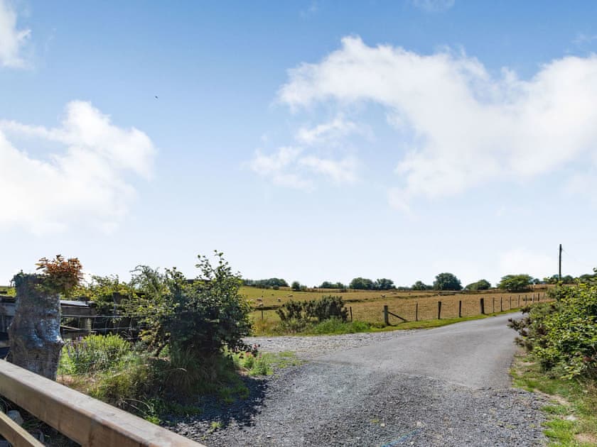 Driveway | Penceunant - Brynllin Holiday Cottages, Bwlch-Llan, near Aberaeron