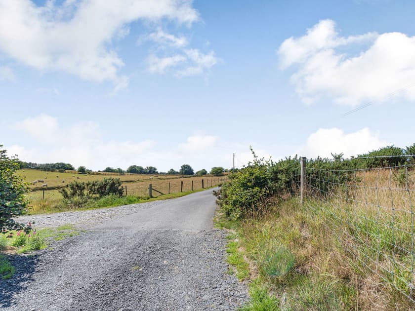 Driveway | Penceunant - Brynllin Holiday Cottages, Bwlch-Llan, near Aberaeron