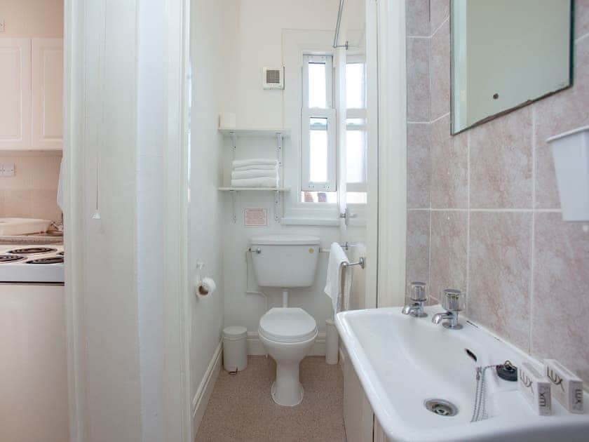 Shower room | Apartment Seven - Broadshade Holiday Apartments, Paignton