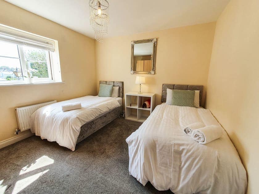 Twin bedroom | Mont Blanc House, Braunton