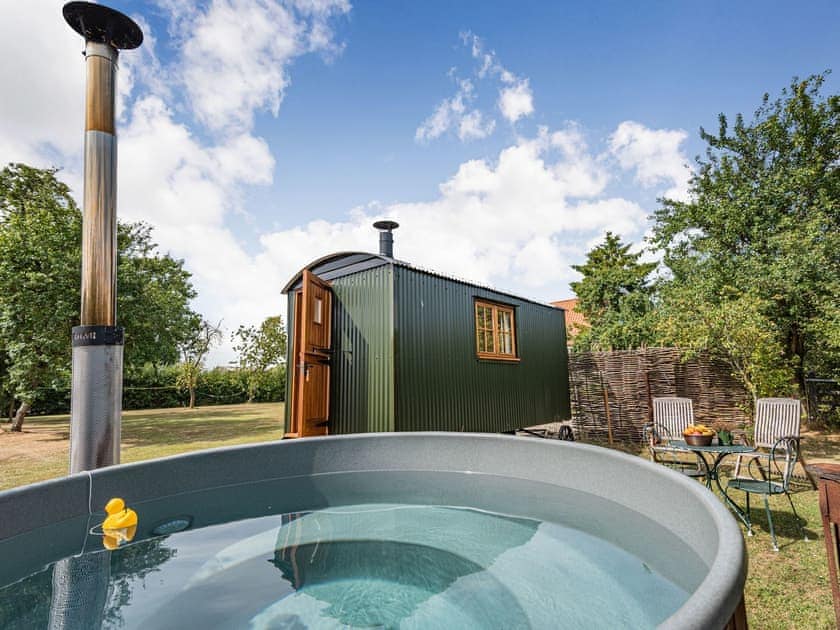 Hot tub | The Nuthatch - Longwool Shepherds Huts, Old Woodhall