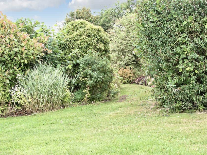 Lovely outside space | The Groom’s Cottage, The Brewers Cottage - Roddenloft, Mauchline