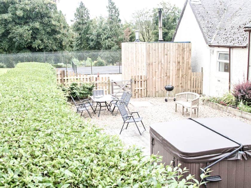 Private BBQ and hot tub | The Brewers Cottage - Roddenloft, Mauchline