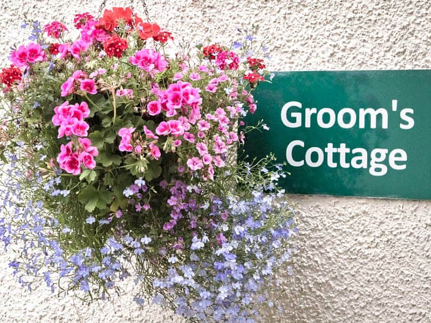 A warm welcome | The Groom’s Cottage - Roddenloft, Mauchline