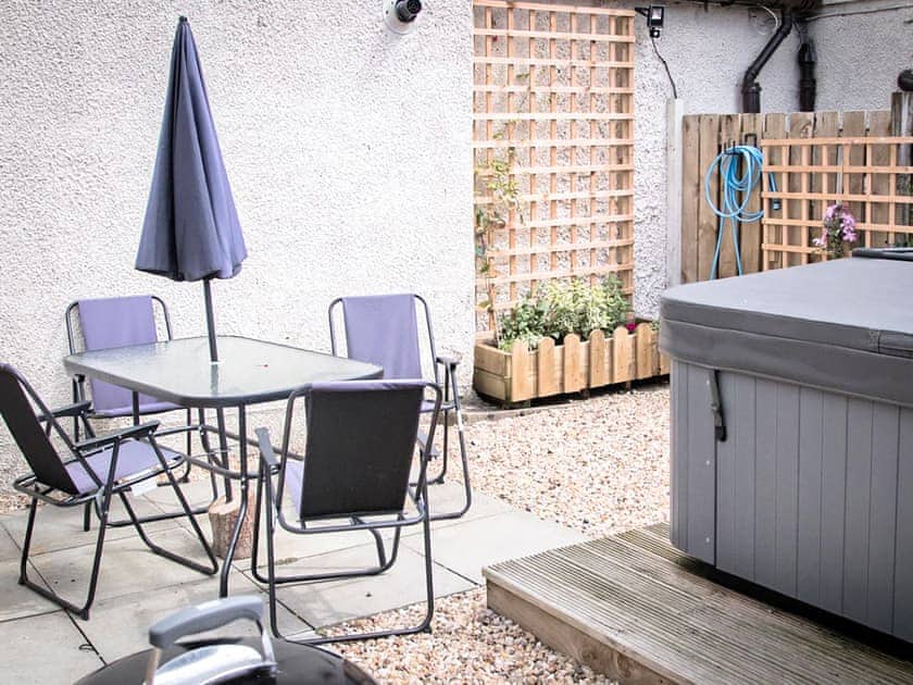 Private area for BBQ and hot tub | The Groom’s Cottage - Roddenloft, Mauchline