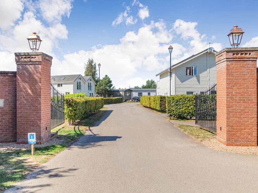 Setting | Carnoustie Lodge, Tydd St Giles