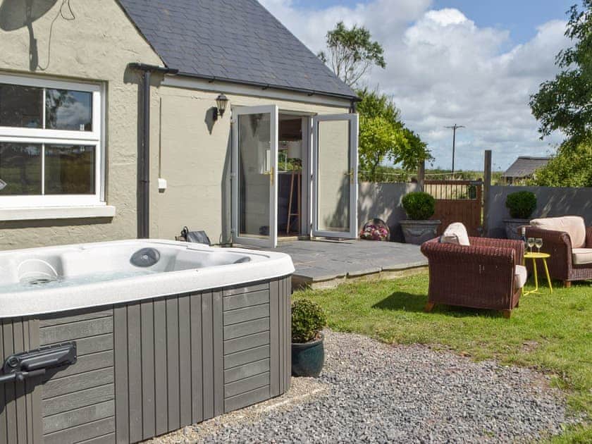 Outdoor area | Hafan Fach Cottage, Stackpole