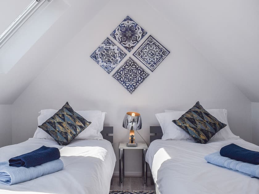 Twin bedroom | Leofric Lodge, Bampton