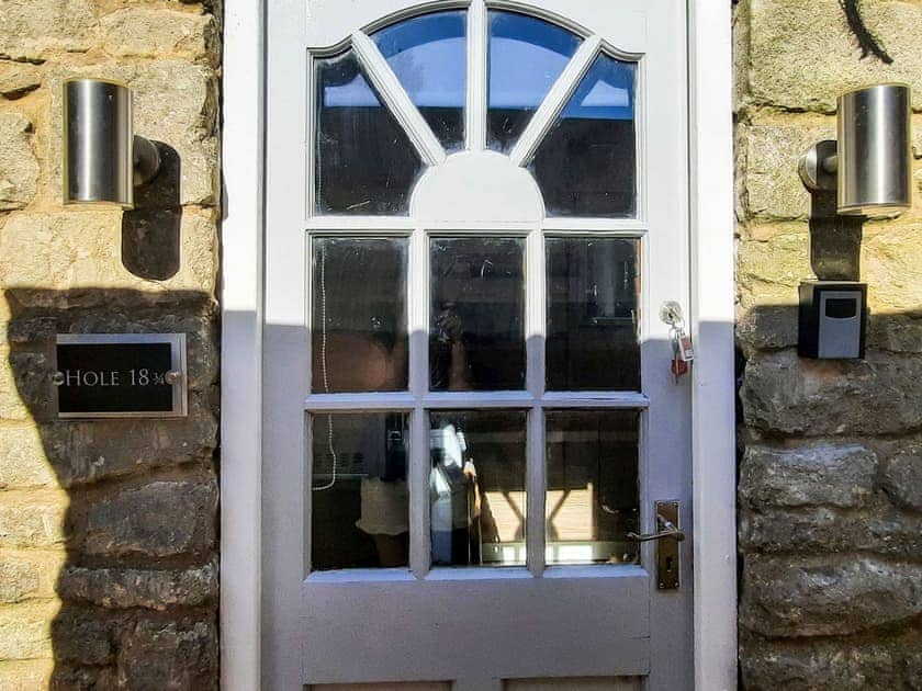 Exterior | Apartment Hole 18 3/4, Stroud
