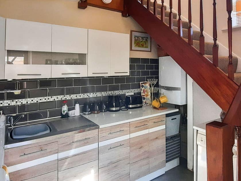 Kitchen | Apartment Hole 18 3/4, Stroud