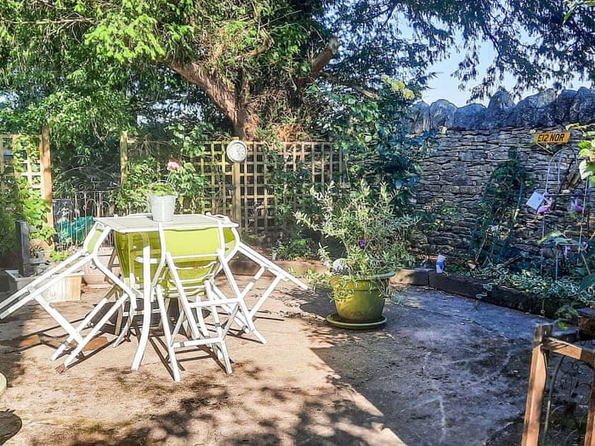 Garden | Apartment Hole 18 3/4, Stroud