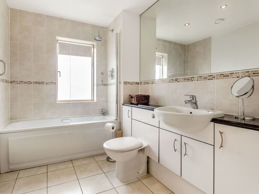 Bathroom | Viking Seahouses : Pampas - Viking Seahouses, Seahouses