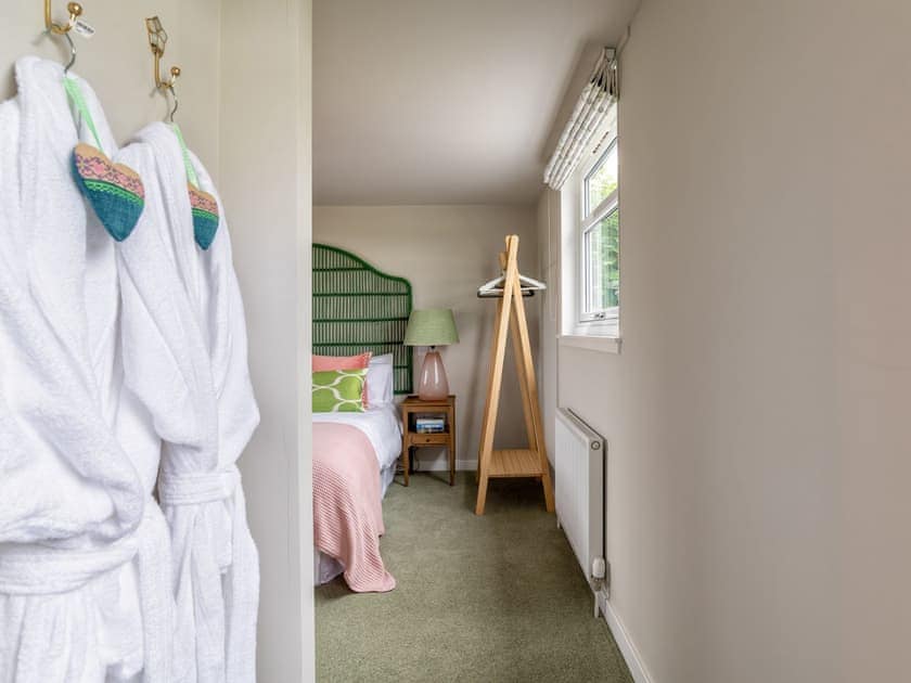 Double bedroom | East Kilblean Cottage - Kilblean Cottages, Kilblean, near Old Meldrum