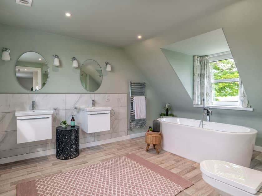 Bathroom | East Kilblean Cottage - Kilblean Cottages, Kilblean, near Old Meldrum