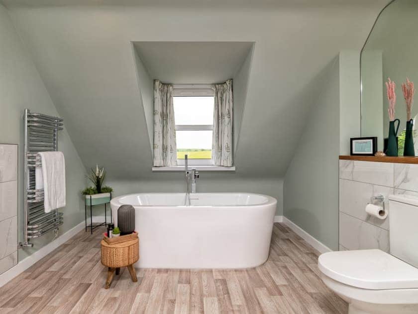 Bathroom | East Kilblean Cottage - Kilblean Cottages, Kilblean, near Old Meldrum