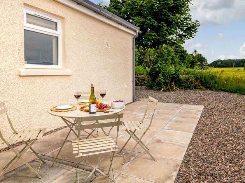 Sitting-out-area | East Kilblean Cottage - Kilblean Cottages, Kilblean, near Old Meldrum