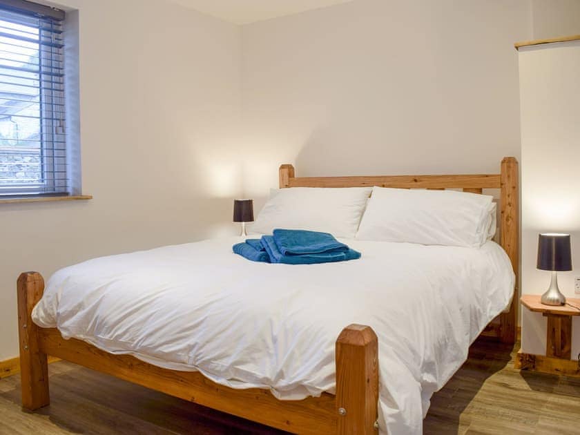 Double bedroom | Llety’r Saer - Y Gadlas, Penybontfawr, near Llanfyllin