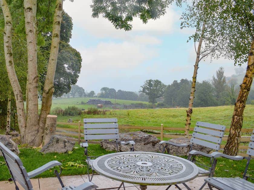 Patio | Llety’r Saer - Y Gadlas, Penybontfawr, near Llanfyllin