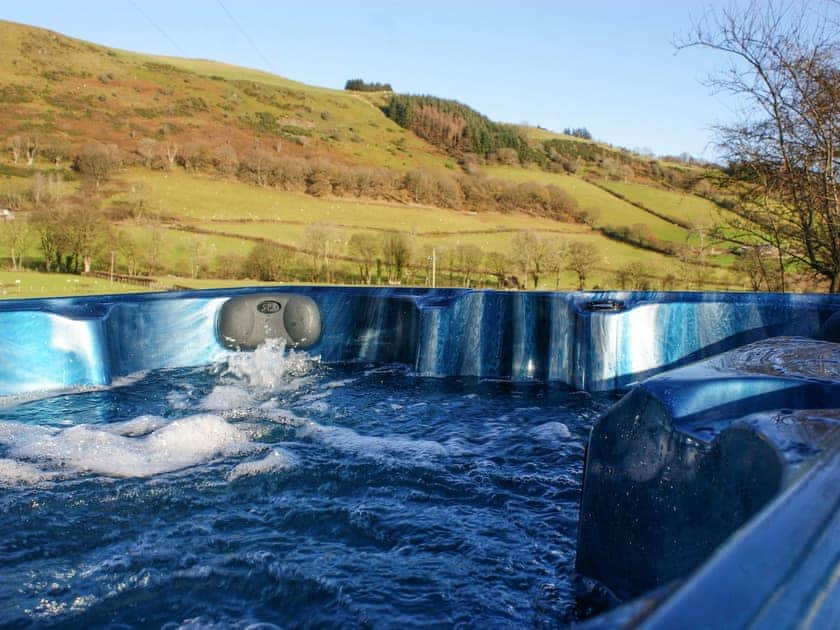 Hot tub | Llety’r Saer - Y Gadlas, Penybontfawr, near Llanfyllin
