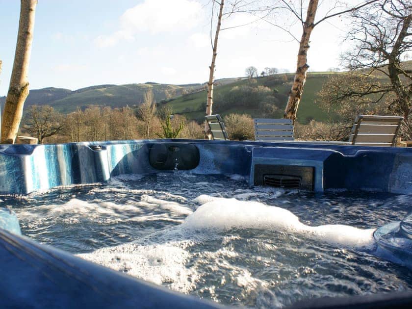 Hot tub | Llety’r Saer - Y Gadlas, Penybontfawr, near Llanfyllin