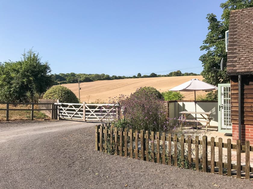 Garden and grounds | Lower Whiteflood Farm Cottage, Owslebury, Winchester