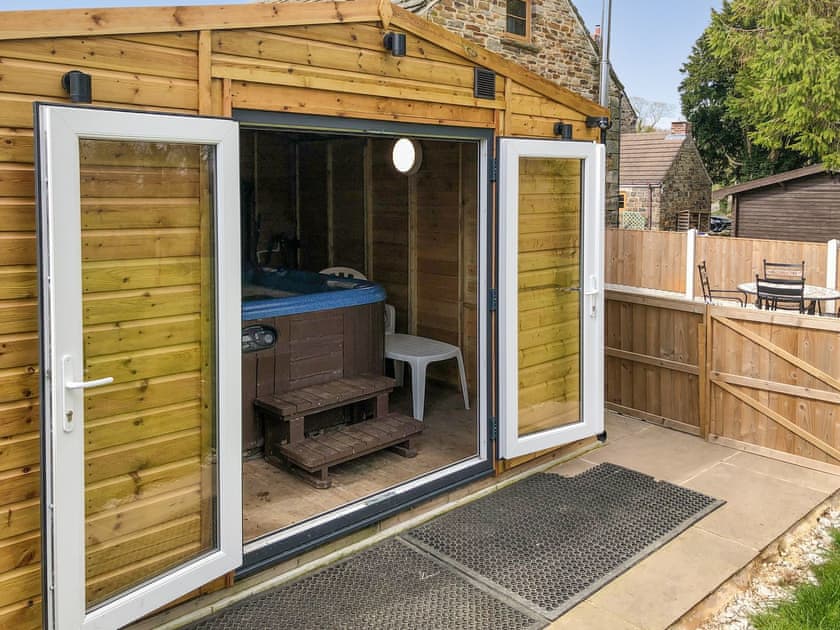 Hot tub enclosure | Tawny Owl Barn - Green Farm Holiday Cottages, Cutthorpe, near Chesterfield