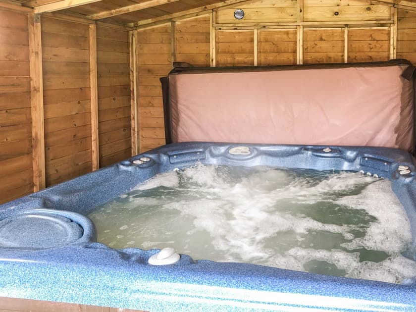 Hot tub | Tawny Owl Barn - Green Farm Holiday Cottages, Cutthorpe, near Chesterfield