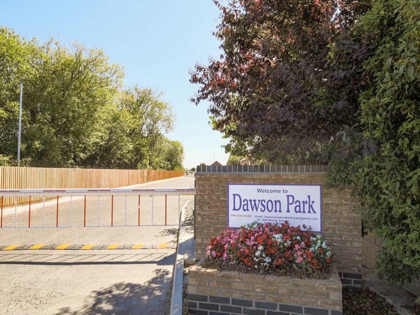 Entrance to park | 8 Dawson Park - Marian Avenue Properties, Mablethorpe